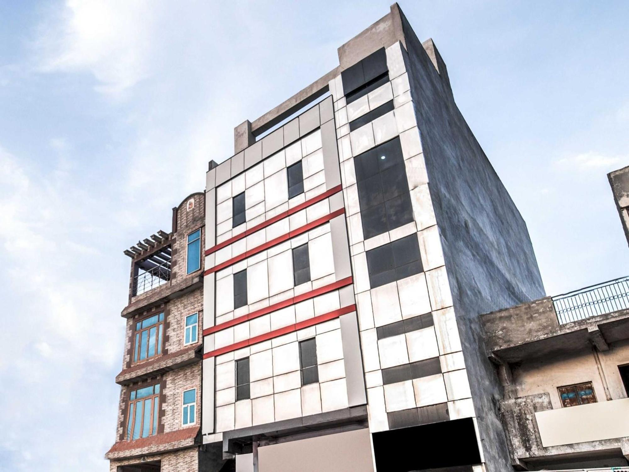 Oyo Flagship 6340 Hotel Noida Exterior photo